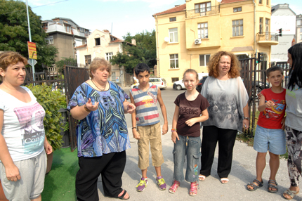 Майки на деца с аутизъм излязоха на протест в Пловдив