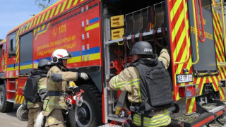 Най малко девет души са загинали и близо 80 са били ранени