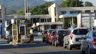 Опашка от автомобили се изви на граничен пункт Кулата съобщава