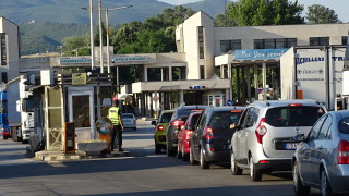 Четвърти ден продължава задръстването на ГКПП Кулата съобщава БГНЕС Сутринта