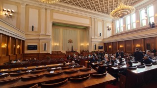 Парламентът започна работа от втори опит