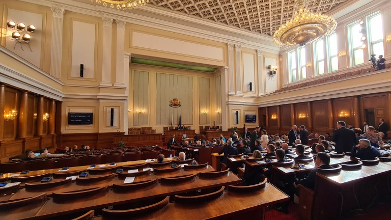 Депутатите задължиха енергийния министър в 15-дневен срок да представи отчет