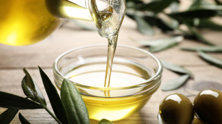 Безброй рецепти започват с капката маслиново масло в тигана А