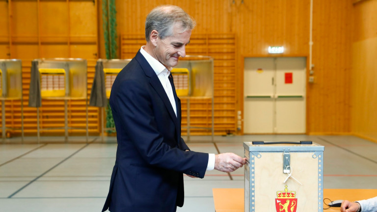 Норвежците гласуват на оспорвани парламентарни избори