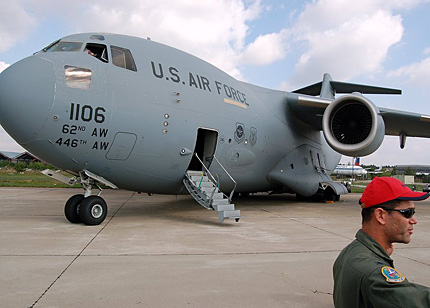 Купуваме с натовски държави общи самолети C-17