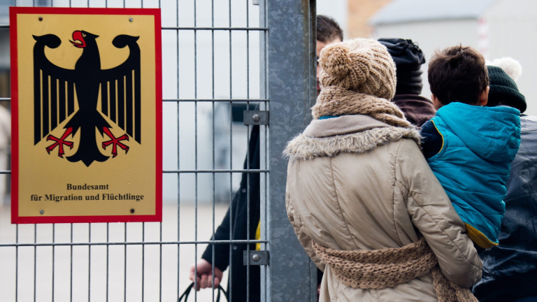 Инцидентът до център за миграция в германски град бил свързан с пожар