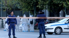 Двама полицаи са ранени при престрелка в Атина