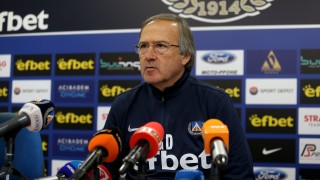 Наставникът на Левски Георги Дерменджиев говори пред медиите преди