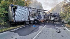 Мъж загина при катастрофа на два тира на пътя между София и Ботевград