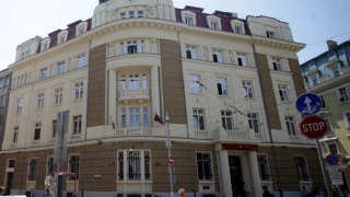 Вложители щурмуваха сградата на КТБ в София