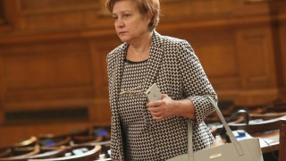 Менда Стоянова: Почти всички оперативни програми изостават трета година