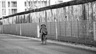 Tри десетилетия след падането на Берлинската стена Германия направи крачка