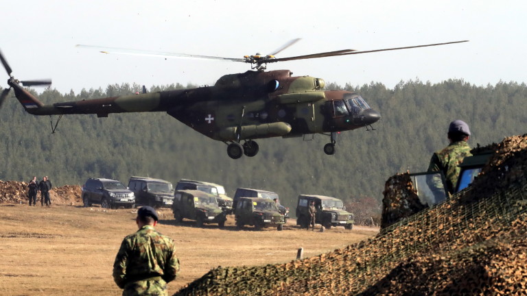 Сърбия провежда военен парад на фона на напрежение с Косово