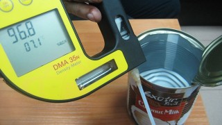 7200 л спирт в консерви опаковани като кокосово мляко задържаха