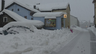 Около 13 000 туристи са без електричество в швейцарския ски