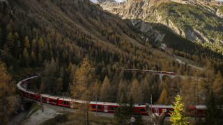 Швейцарска железопътна компания счупи рекорда за най дълъг пътнически влак в