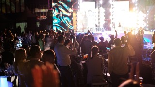 Какво е модерно в Париж А в Милано Сеул или