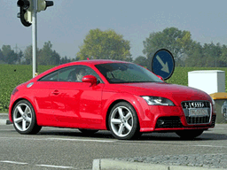 Audi тества ТТ-S