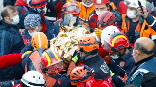 Най малко седем души участвали в строителството на сгради които се