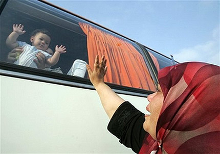 Евакуират българите с автобуси през Дамаск