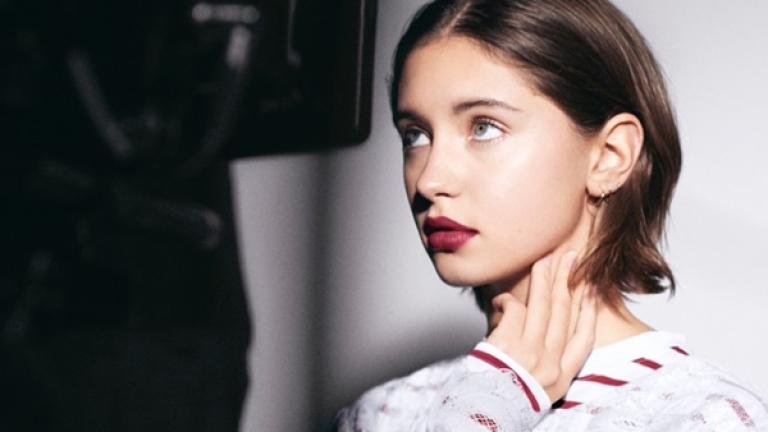 И дъщерята на Джъд Лоу влезе в модата