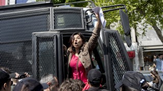 Полицията в Истанбул е задържала 50 души и е затегнала