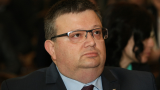 Цацаров иска имунитета на Марешки, Делян Добрев и Светла Бъчварова