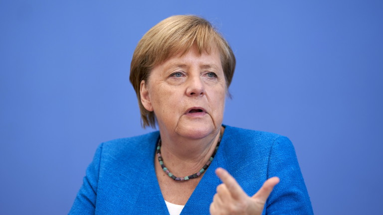 Меркел "би сторила същото" пет години след наплива на мигранти в Германия