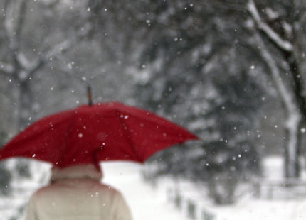 Първопролетен сняг затрупа западна България 