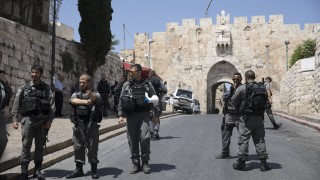Палестинци застреляха двама израелски полицаи в Йерусалим