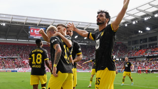С два гола на Матс Хумелс отборът на Борусия Дортмунд