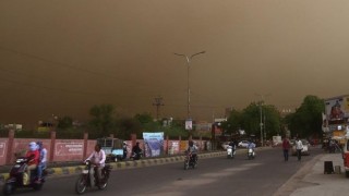 Над 100 загинали при прашни бури в Индия 