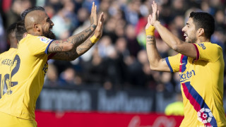 Халфът на Барселона Артуро Видал е подал жалба срещу клуба