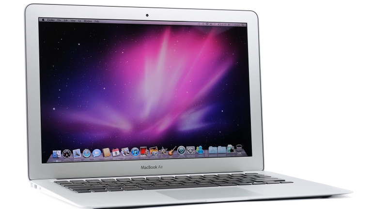 Apple ще престави нов лаптоп на по-ниска цена и обновена