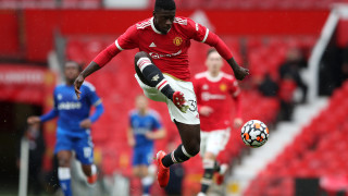 Бившият защитник на Манчестър Юнайтед Аксел Туанзебе е завел съдебно