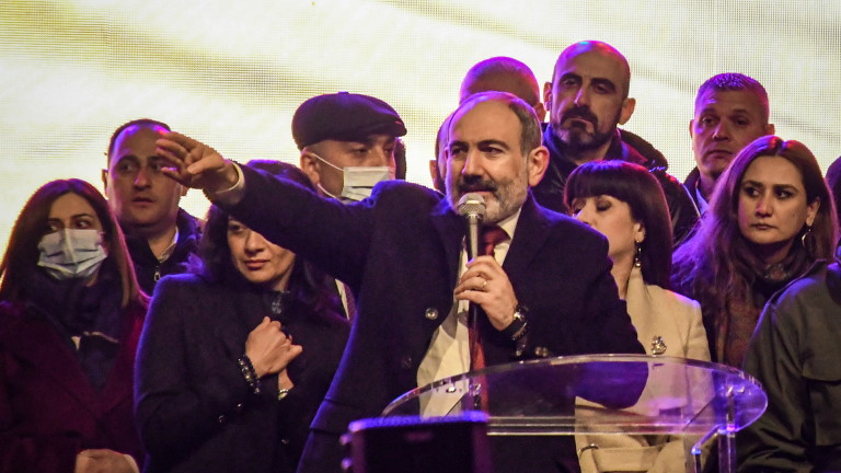Премиерът на Армения: Подавам оставка през април