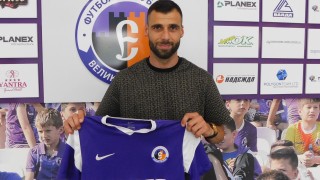 Нападателят Ивайло Димитров е най новото попълнение на футболния Етър съобщиха