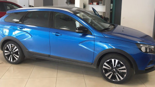 В интернет се появиха първите снимки на комбито Lada Vesta