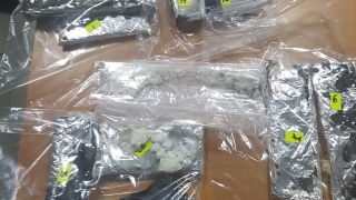 Кокаин за 2.5 млн. лв. в тонколона хванаха на летище „София”