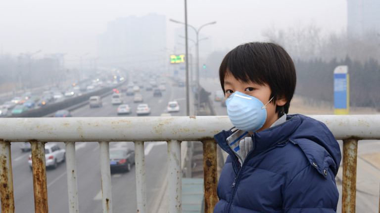  Въздухът в градовете в Китай е до 12 пъти по-мръсен от допустимото. 