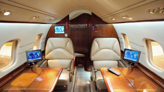 Изчистени линии широки крила и големи овални прозорци G700 на