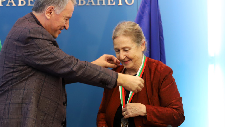 Служебният министър на здравеопазването Стойчо Кацаров награди проф. Мира Кожухарова
