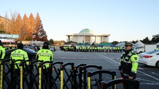 Засилват охраната на южнокорейски опозиционен лидер заради заплахи за убийство