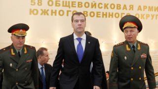 Медведев размаха пръст на НАТО