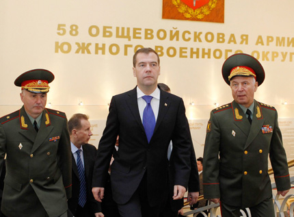 Медведев размаха пръст на НАТО