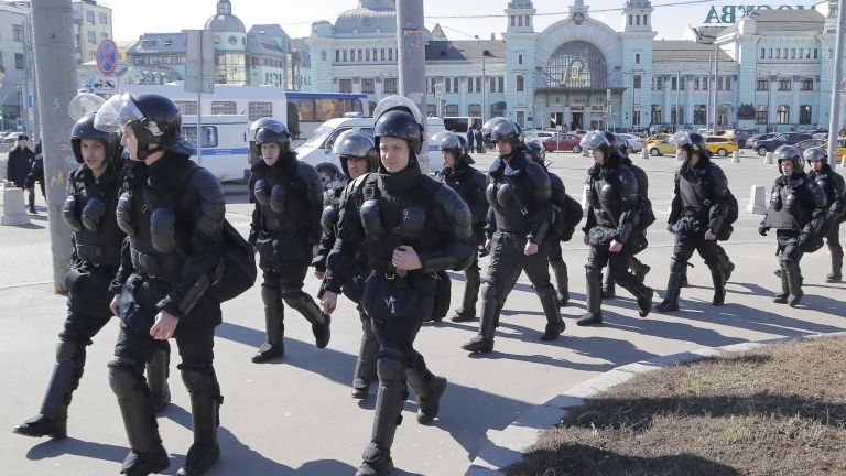 Вътрешното и военното министерство на Русия против обръщението "господин"