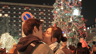 Столичното Коледно дърво засия