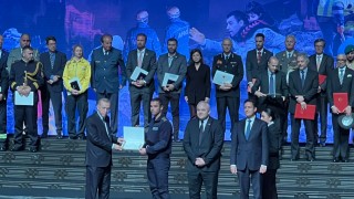 Ердоган награди български пожарникар за помощта при трусовете в Турция