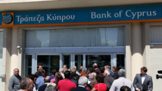 Вложители в Bank of Cyprus губят до 60% от парите си