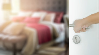 Голям процент от хората по света обичаме и спим на